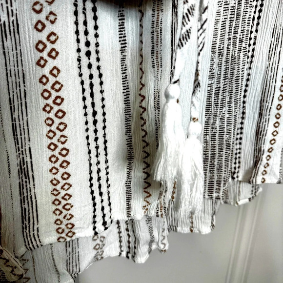 SAVANNA JANE Double Take 2 Floral Embroidery Top Size Medium - Picture 8 of 14